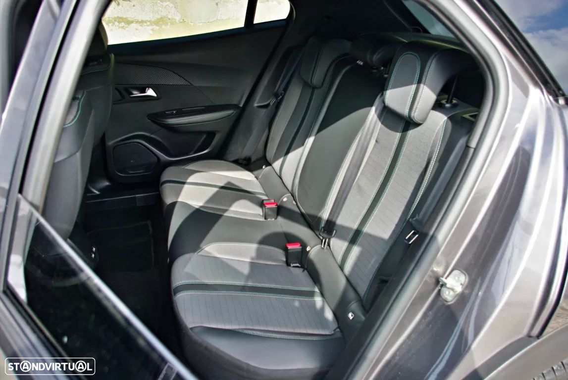 Peugeot 2008 1.2 PureTech Allure - 22