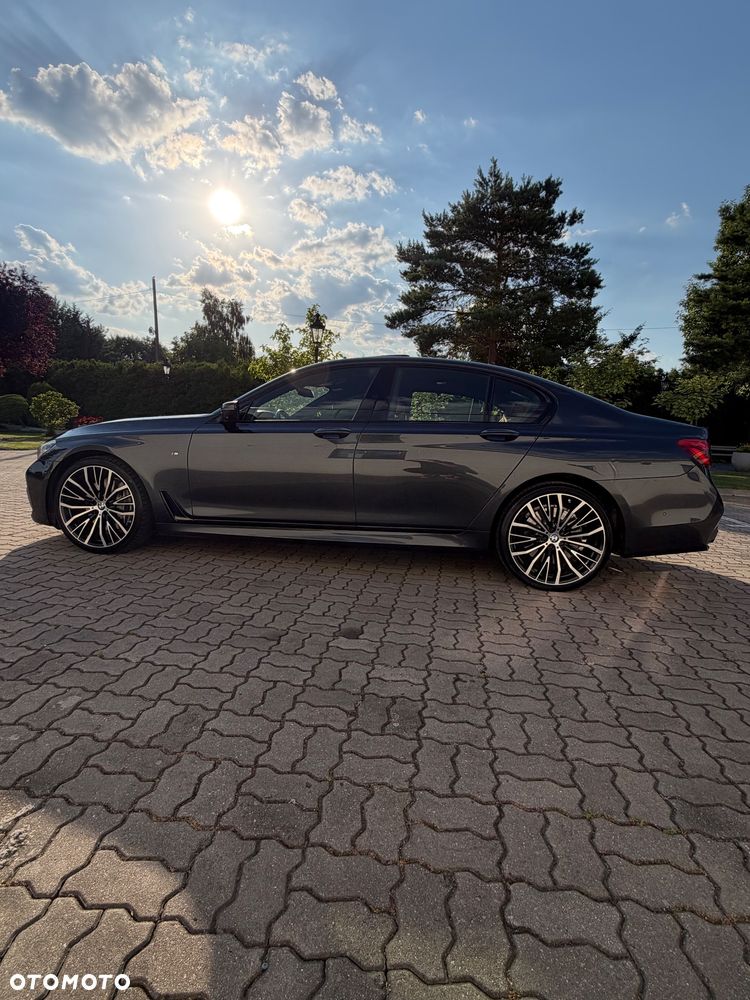 BMW Seria 7 750i xDrive - 13