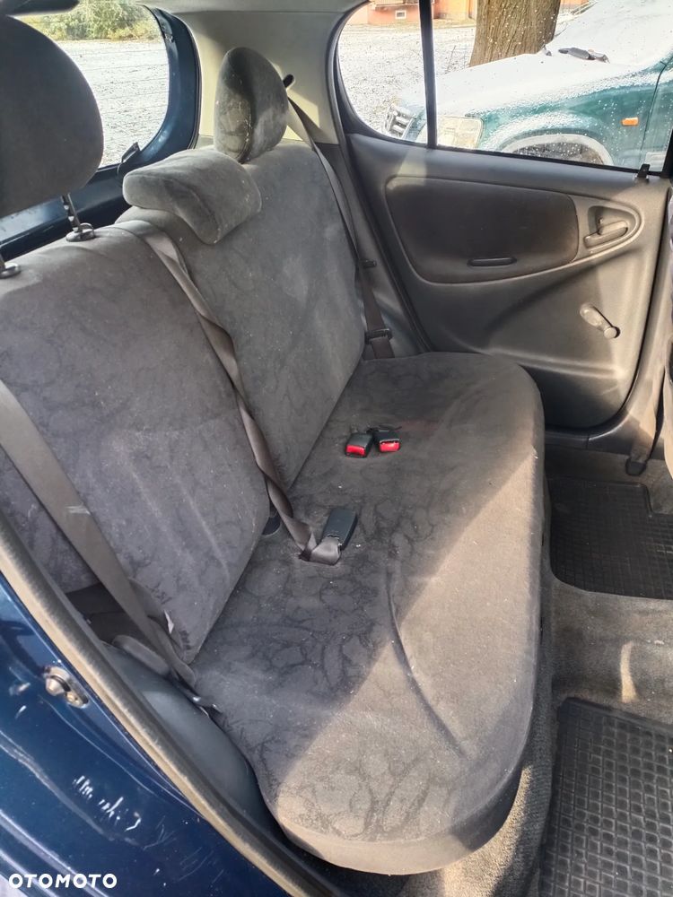 Toyota Yaris 1.0 Base - 3