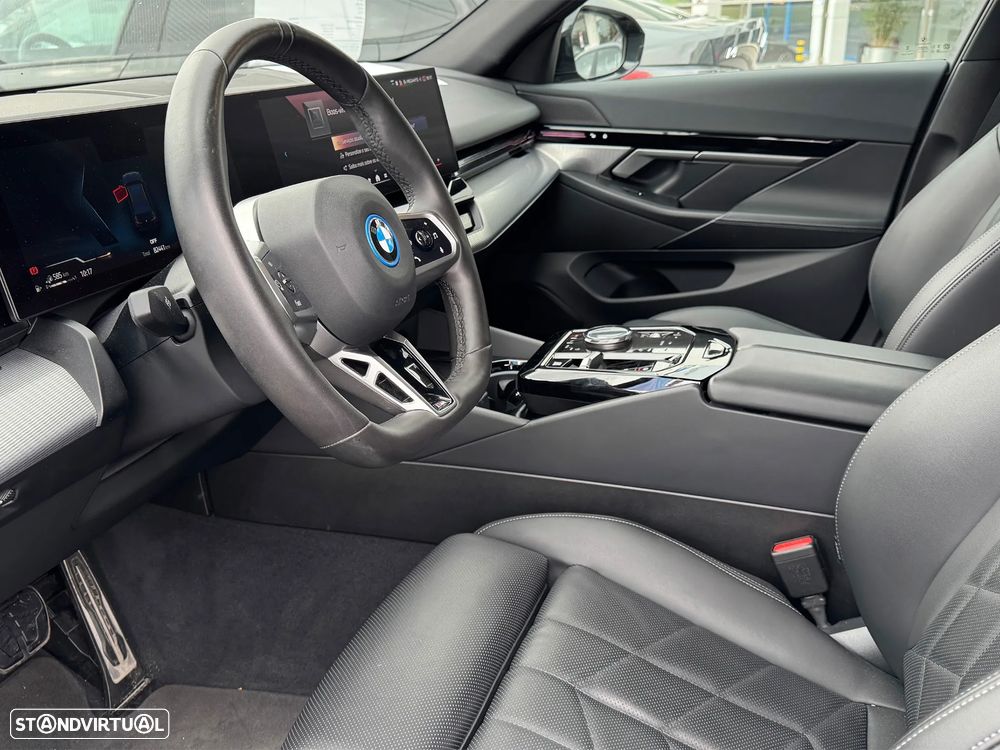 BMW 530 e Pack Desportivo M - 13