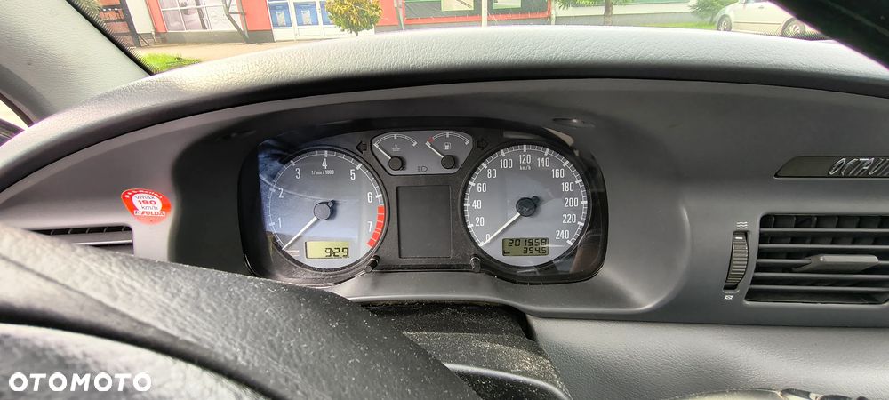 Skoda Octavia 1.6 GLX - 4