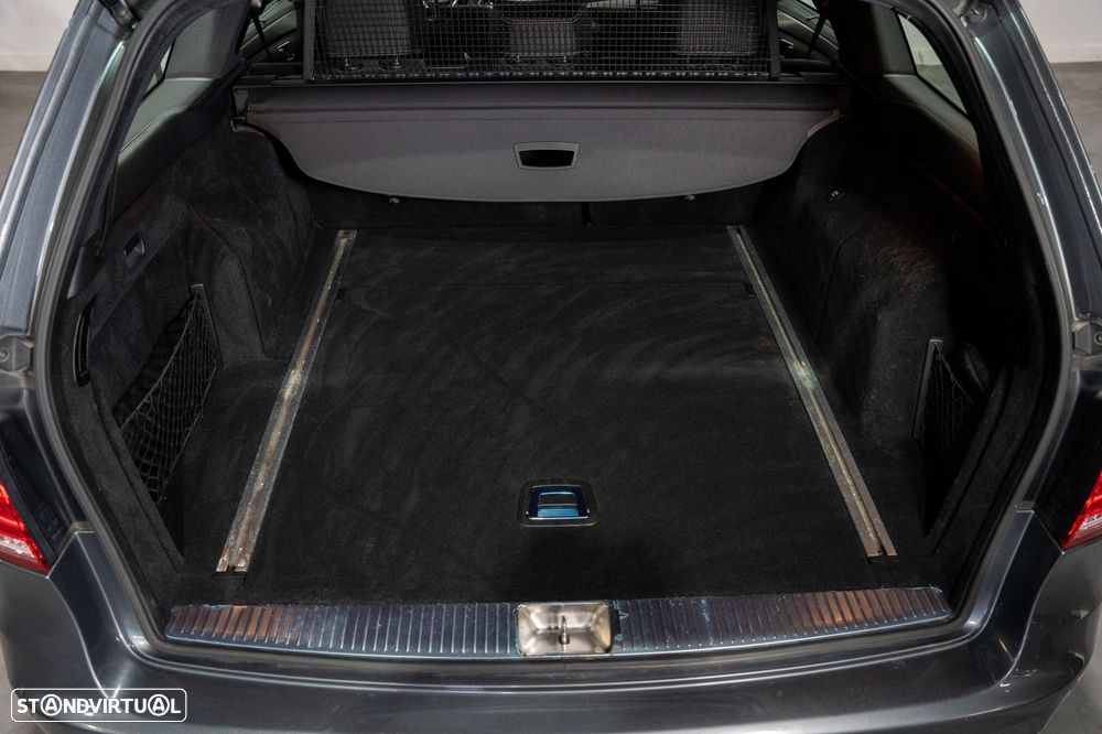 Mercedes-Benz E 250 BlueTEC Avantgarde Auto. - 17