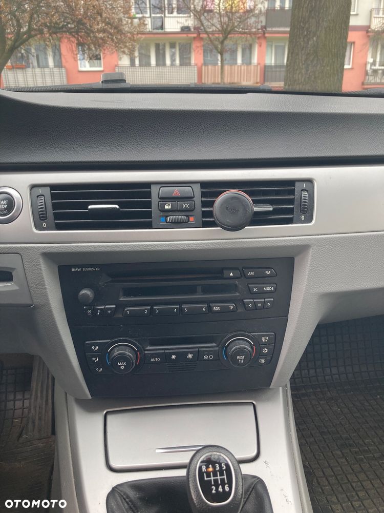 BMW Seria 3 320i - 5