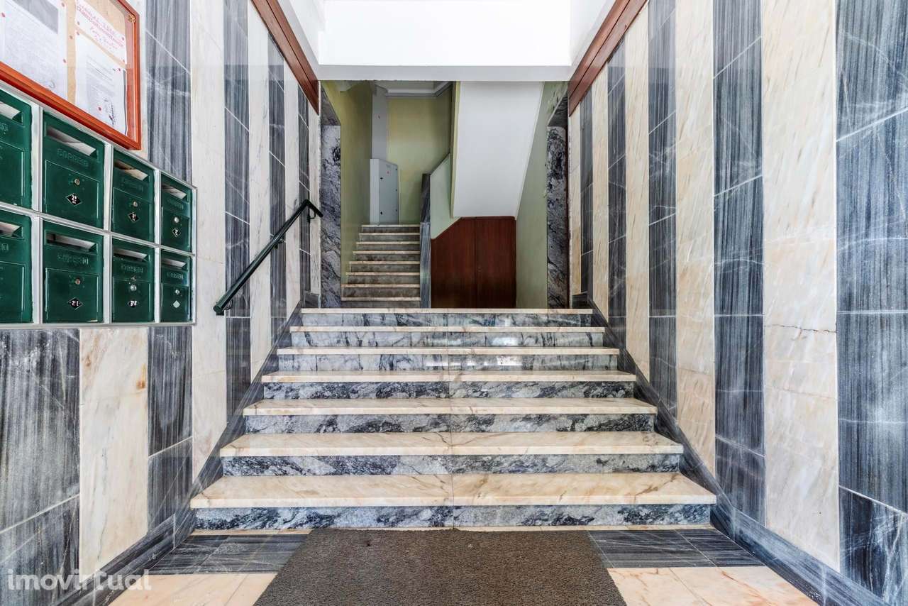 Apartamento T1 c/ Marquise nas Mercês, Rio de Mouro - Grande imagem: 2/31