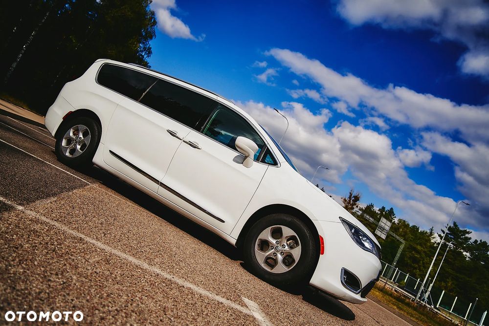 Chrysler Pacifica - 11