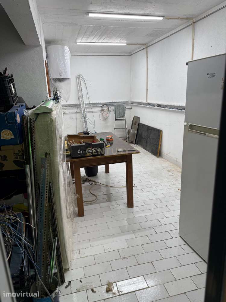 Garagem com 100 m² | WC | Água e Eletricidade  OPORTUNIDADE UNICA - Grande imagem: 4/6