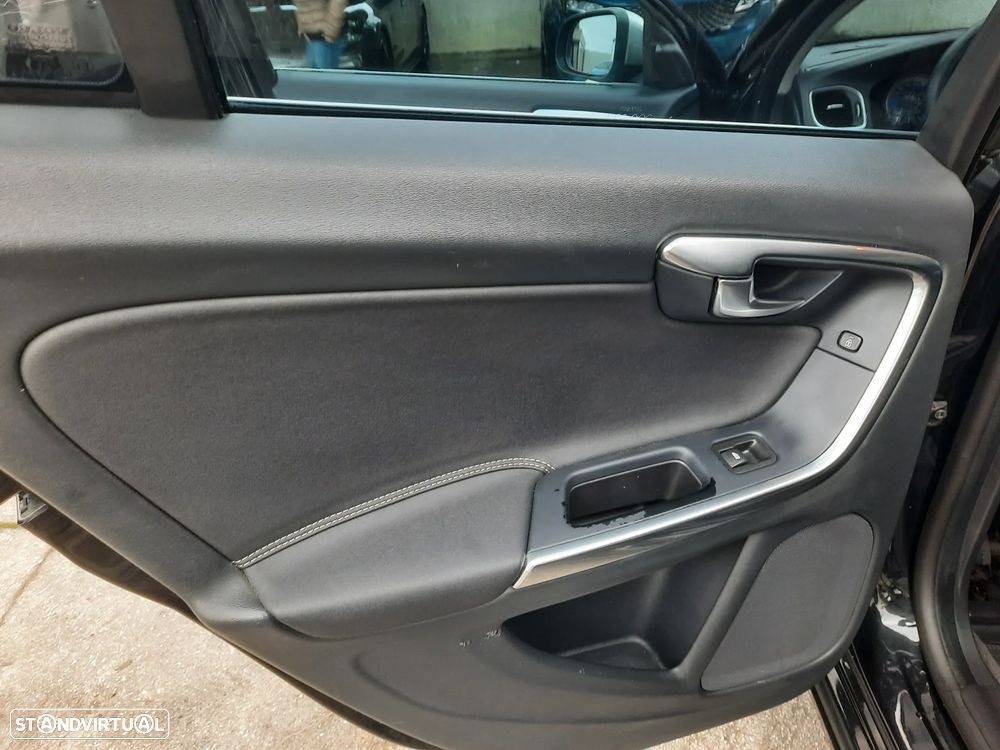 Volvo V60 1.6 D2 Drive R-Design Start/Stop - 26