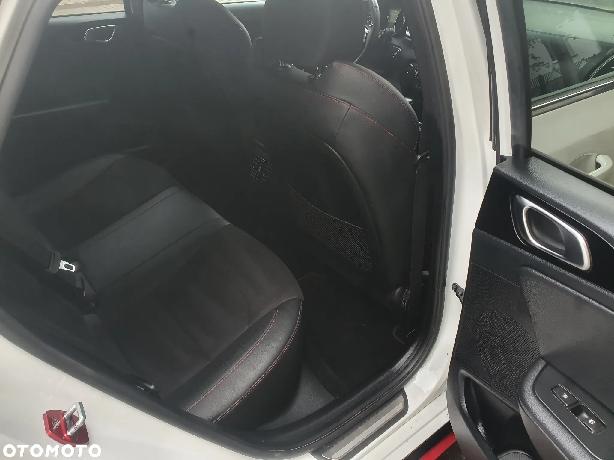 Kia ProCeed 1.6 T-GDI GT DCT - 16