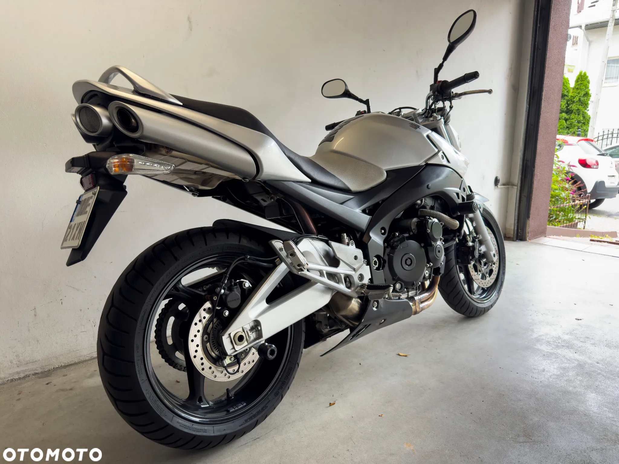 Suzuki GSR - 5