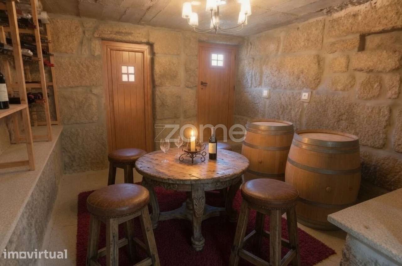 Moradia exclusiva em pedra com 300 m² e vista Serra da Estrela