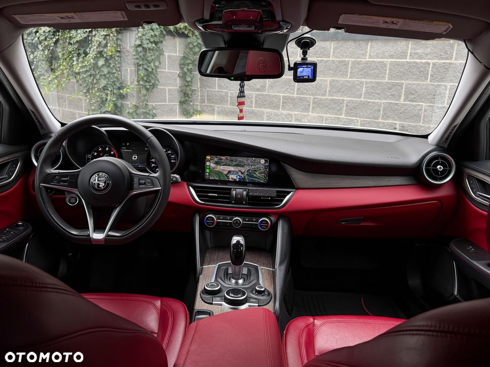 Alfa Romeo Giulia - 19