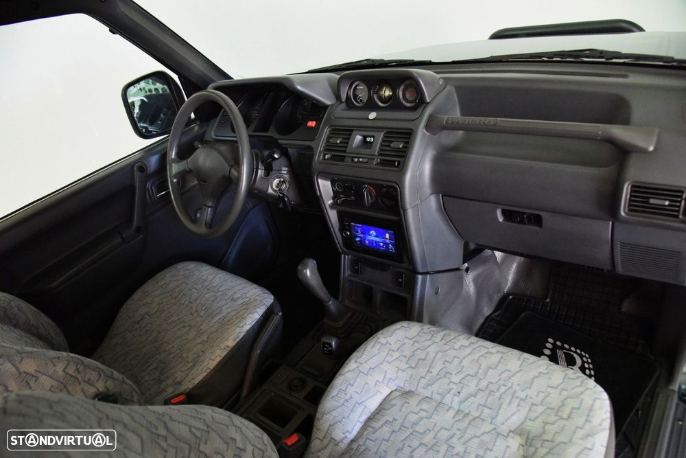 Mitsubishi Pajero - 16