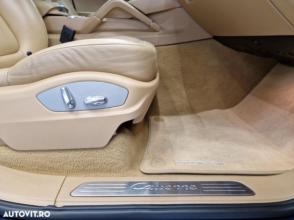 Porsche Cayenne Tiptronic S - 17