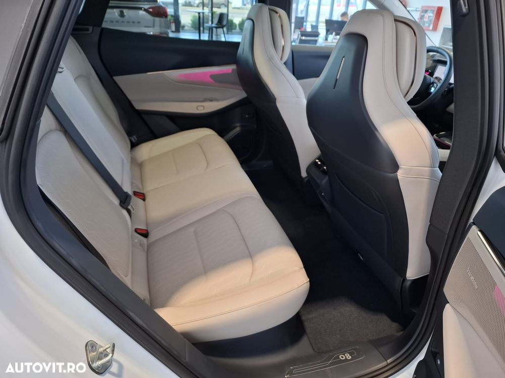 Lynk&Co 08 - 17