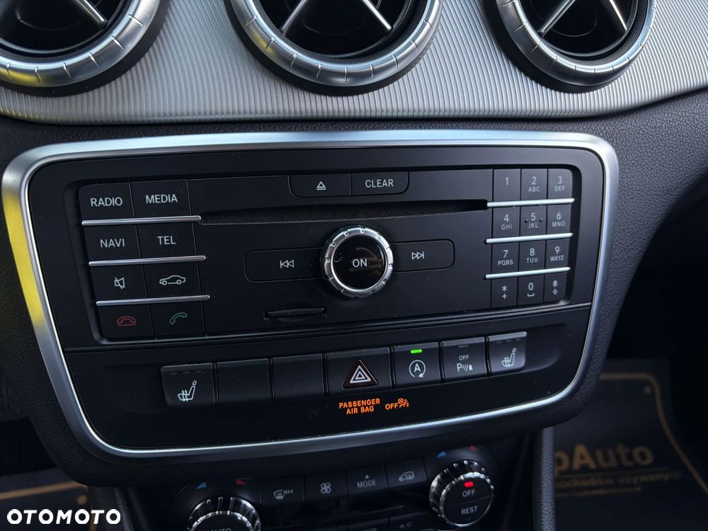 Mercedes-Benz CLA 200 - 30