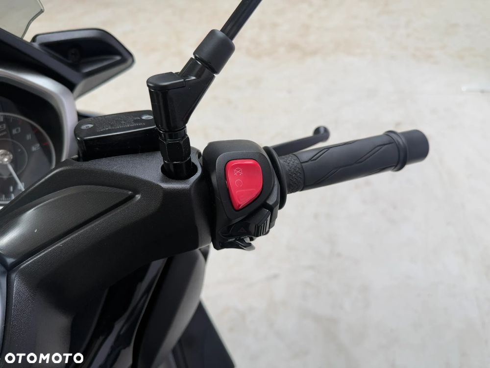 Yamaha X-max - 10