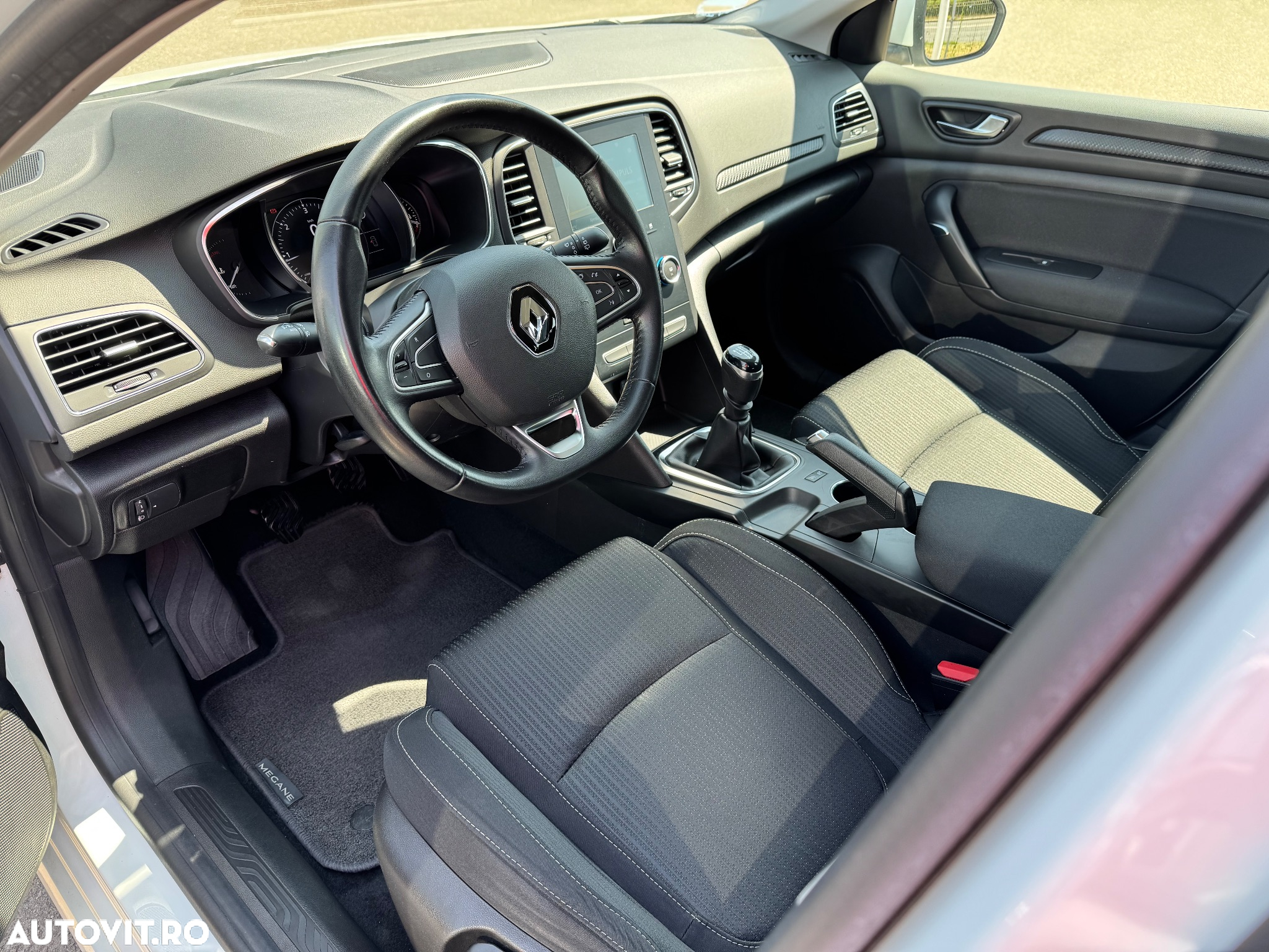 Renault Megane BLUE dCi 115 BUSINESS EDITION - 26
