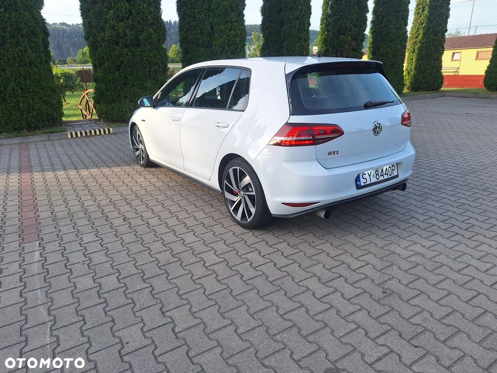 Volkswagen Golf - 6