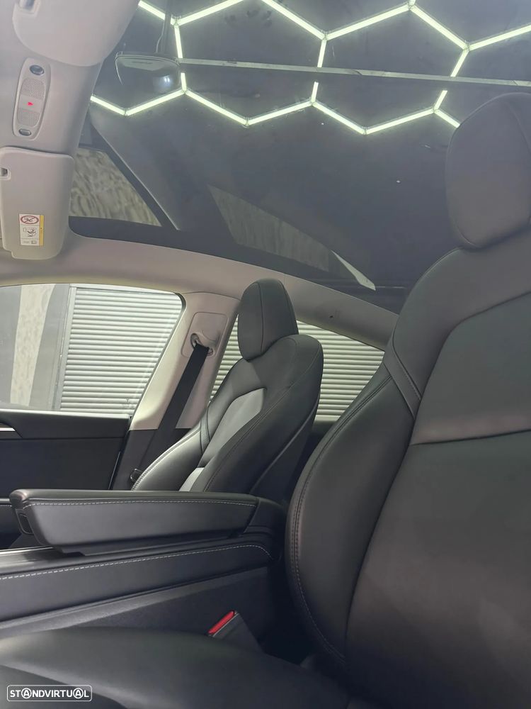 Tesla Model Y Long Range Dual Motor AWD - 13