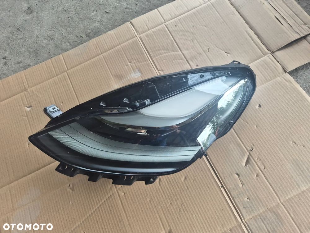 PRZEDNIA LEWA LAMPA TESLA 3 Y 1514952-00-D - 7