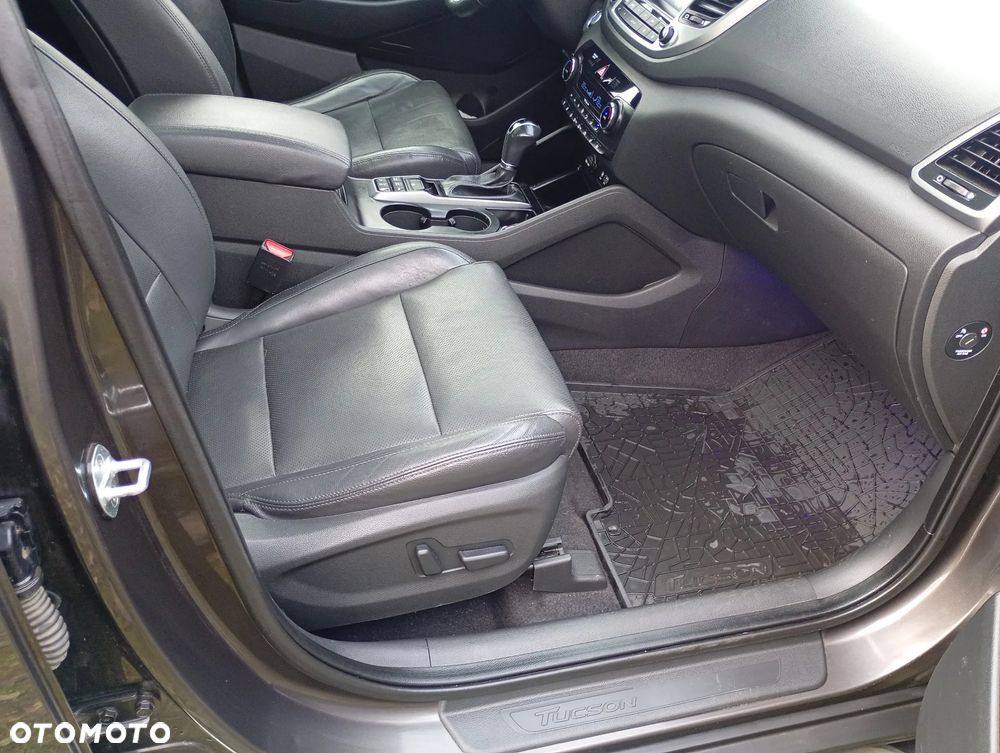 Hyundai Tucson 2.0 CRDI 4WD Automatik Premium - 11