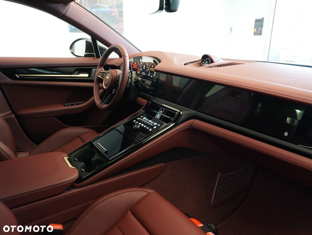 Porsche Panamera 4 - 32