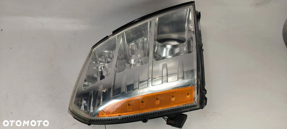 Lampa prawa przód Cadillac Escalade 6.2  2007r. - 7