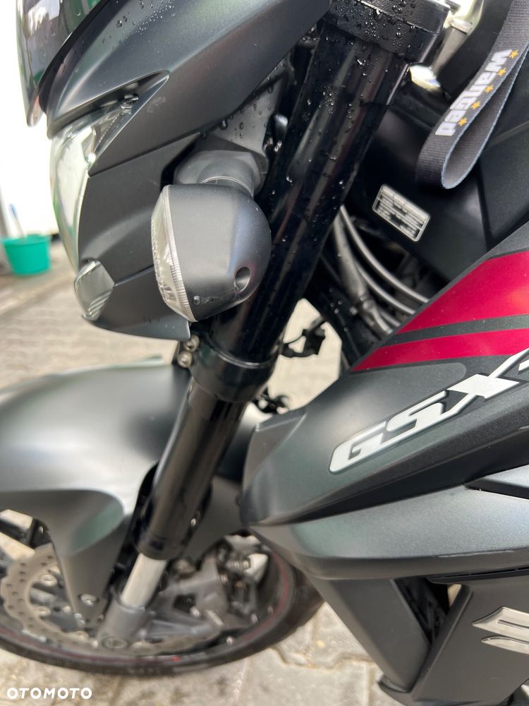 Suzuki GSX - 22