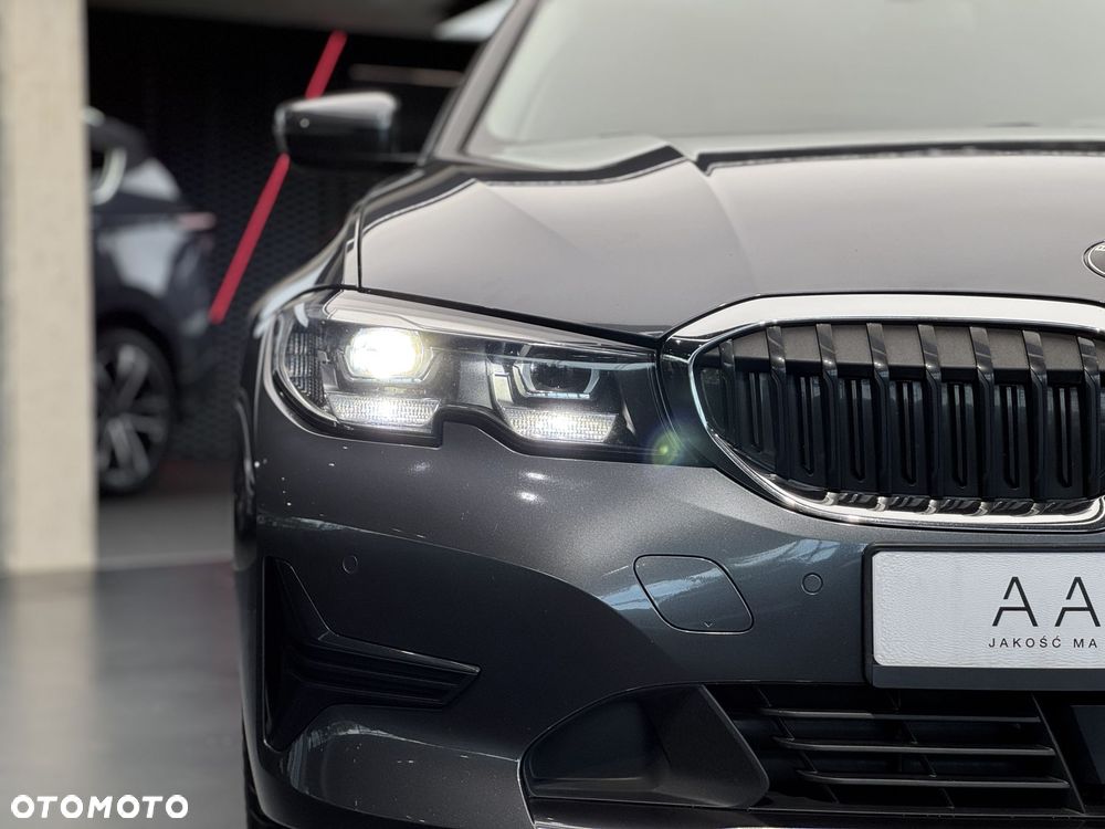BMW Seria 3 318i - 40