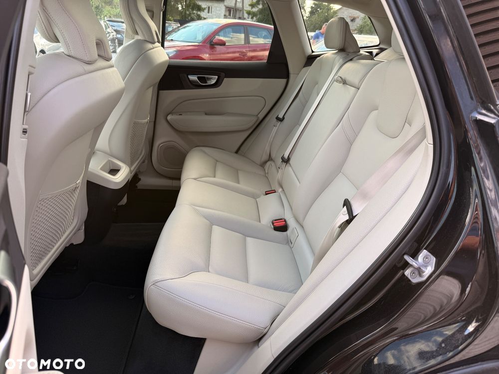 Volvo XC 60 B4 B Plus Bright - 19
