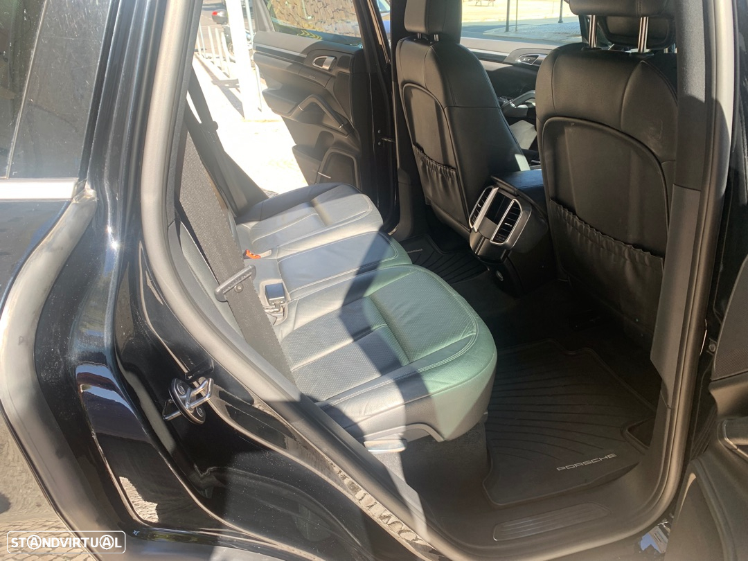 Porsche Cayenne II Platinum Edition - 15