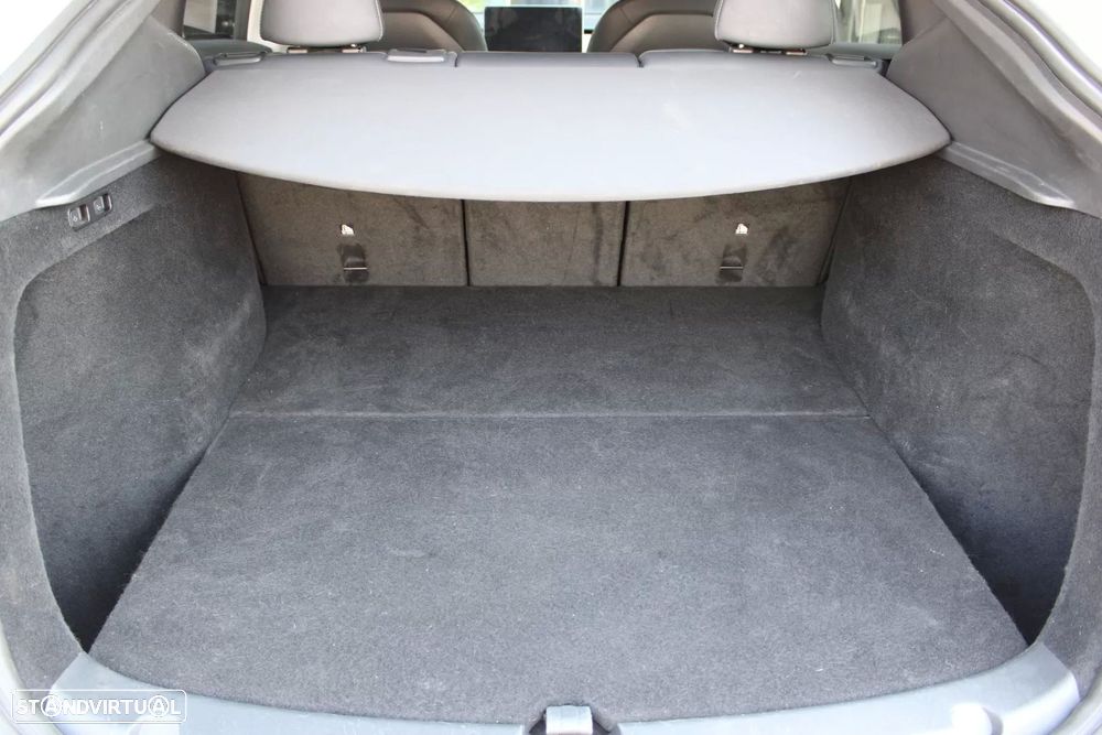 Tesla Model Y Standard - 34