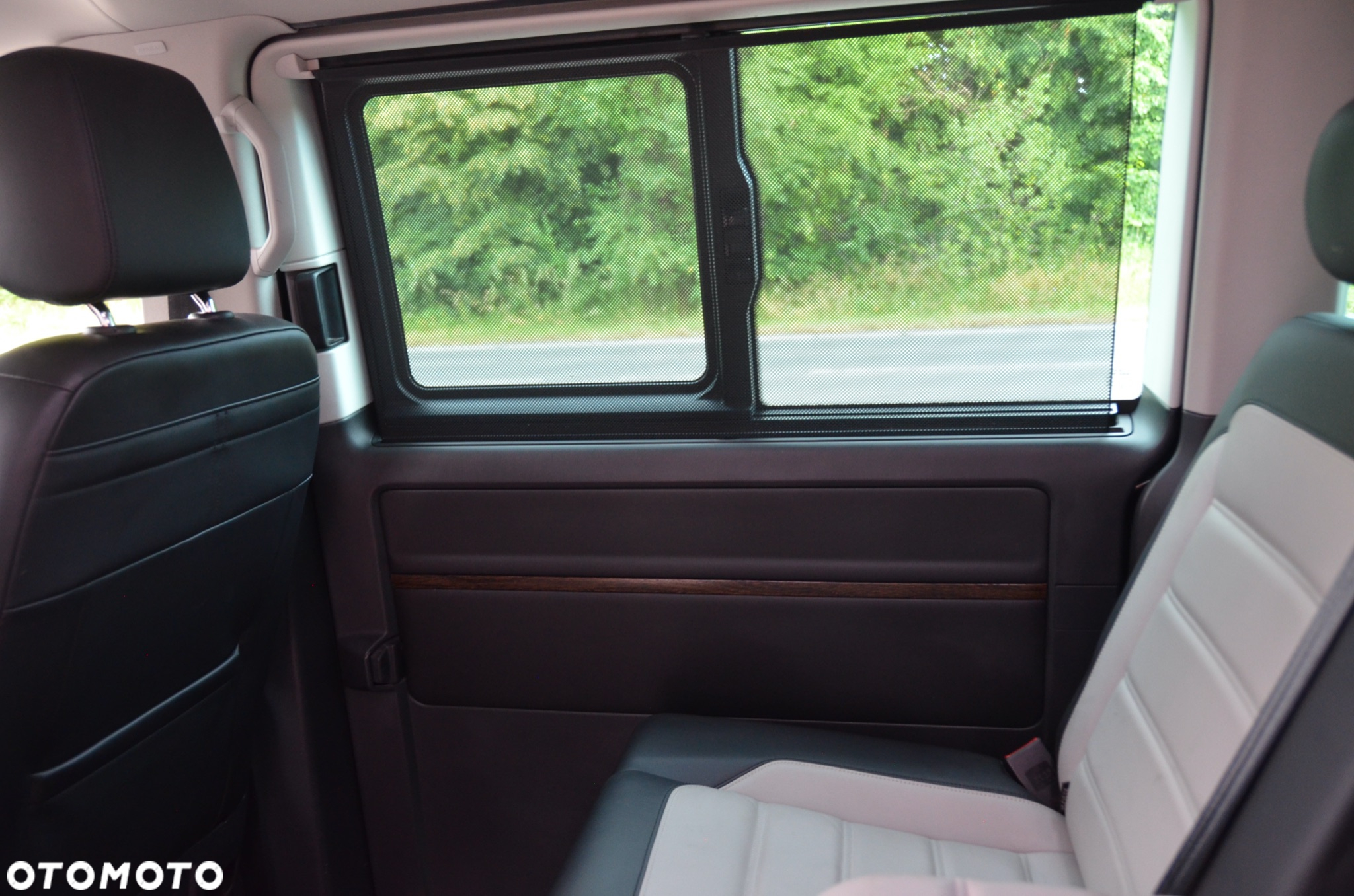 Volkswagen Multivan - 21