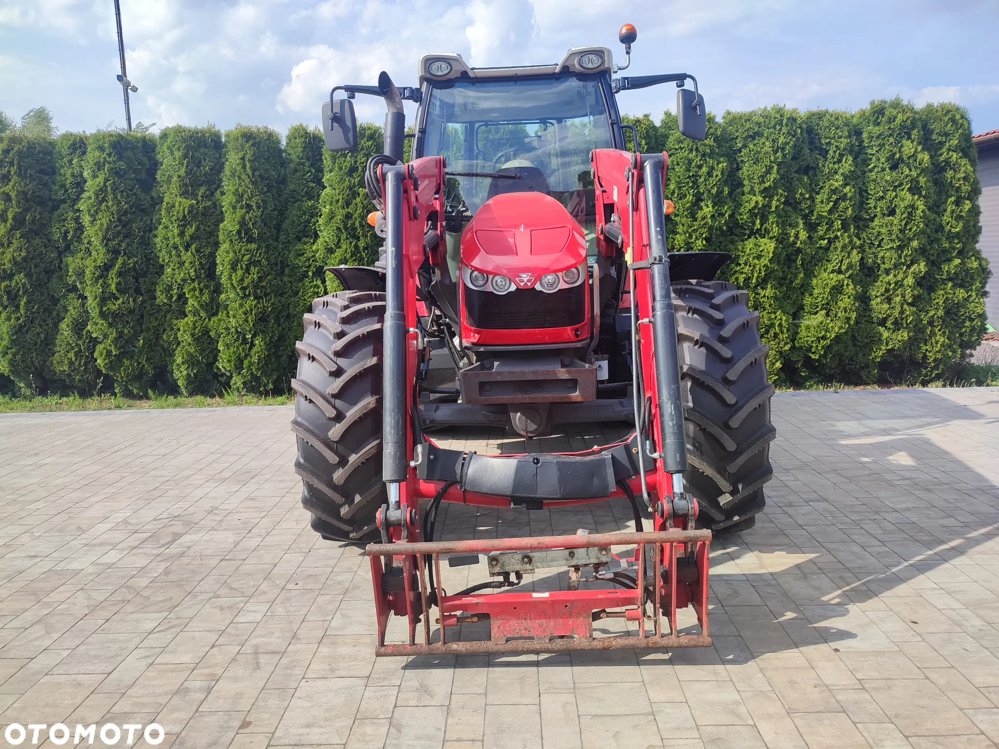 Massey Ferguson 5611 z ladowaczem - 5