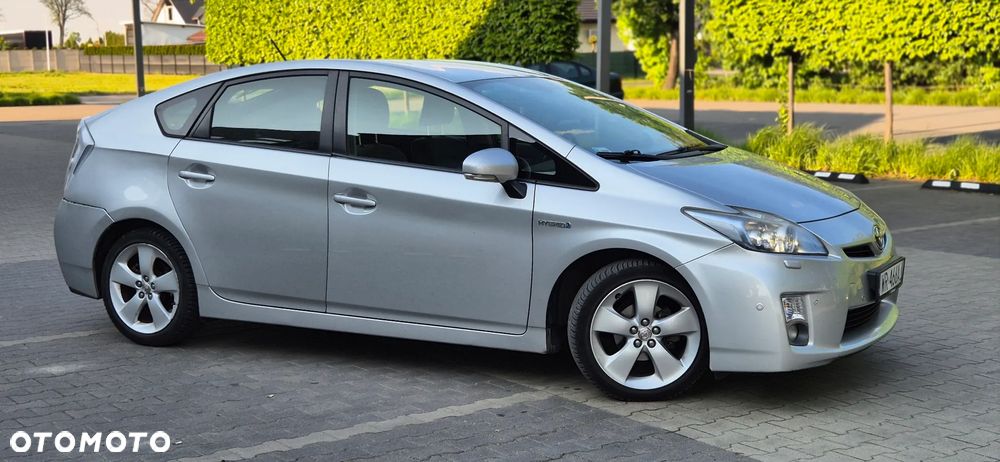 Toyota Prius (Hybrid) Life - 32