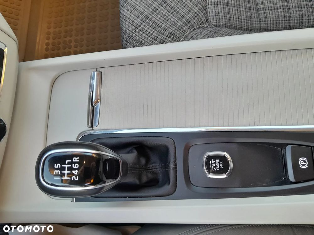 Volvo XC 60 D4 AWD Momentum - 12