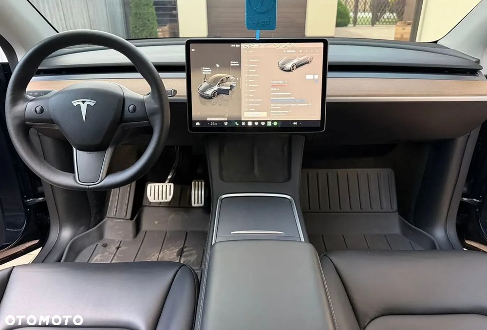 Tesla Model Y Performance Dual Motor AWD - 12