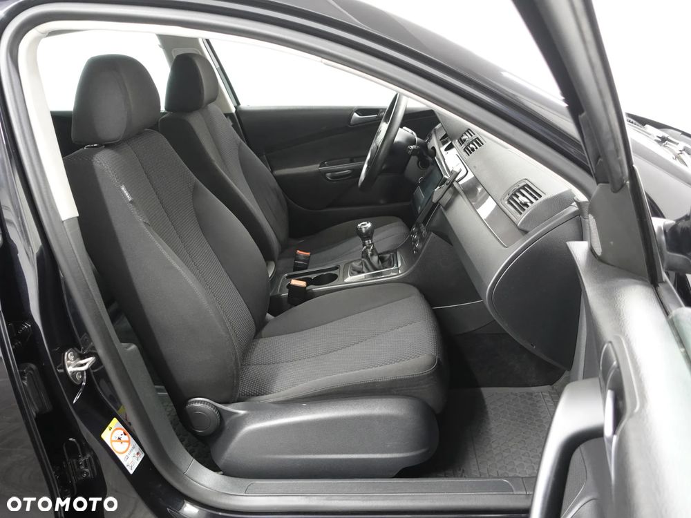 Volkswagen Passat - 24