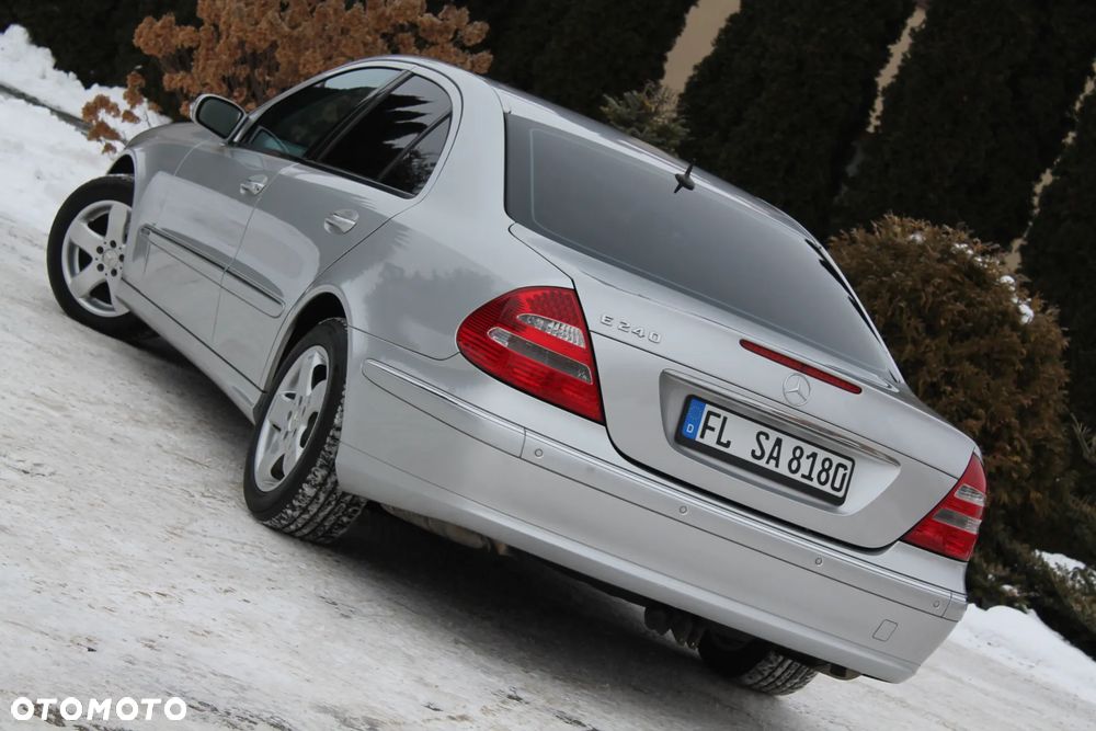 Mercedes-Benz Klasa E 240 4Matic Avantgarde - 12