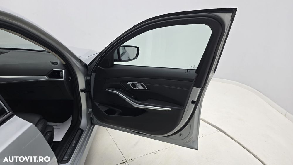 BMW Seria 3 330d xDrive AT - 18