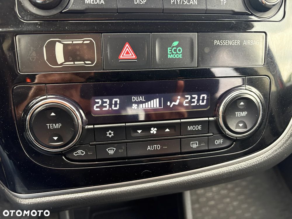 Mitsubishi Outlander 2.0 Invite + 2WD - 10