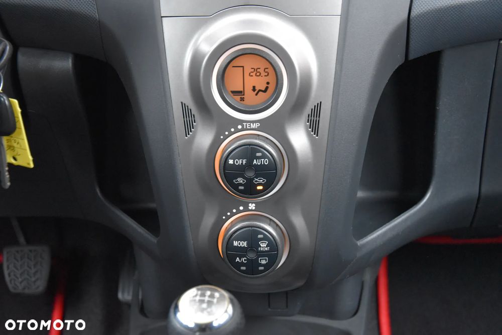 Toyota Yaris 1.33 VVT-i Executive - 26