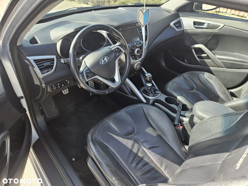 Hyundai Veloster 1.6 Premium - 4