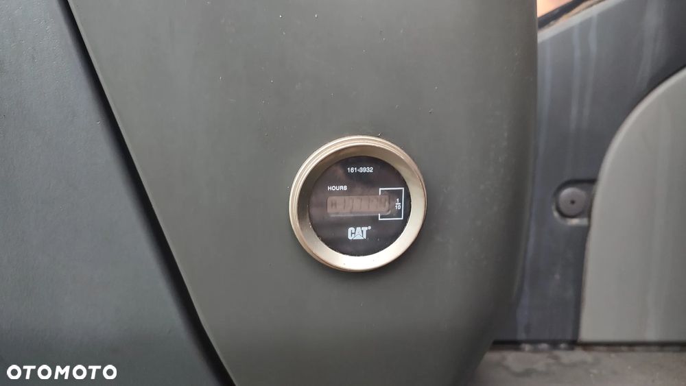 Caterpillar 323D - 7