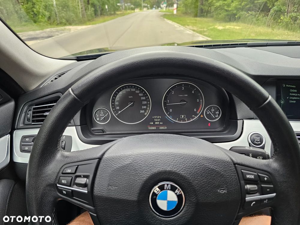 BMW Seria 5 530d xDrive - 14