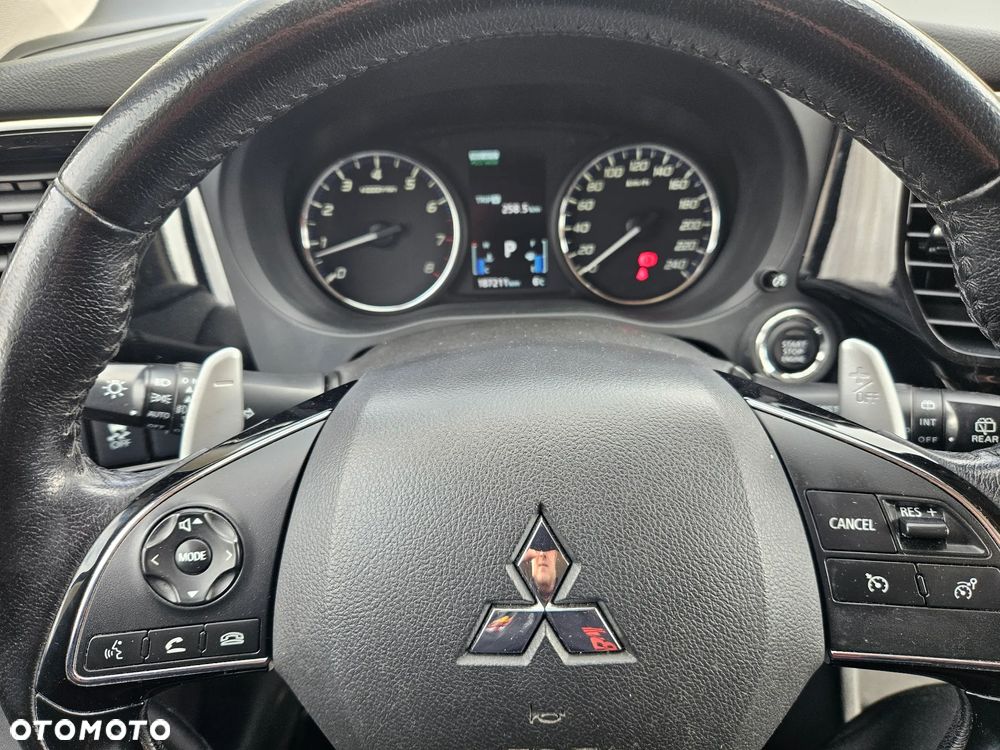 Mitsubishi Outlander 2.0 Intense + SDA 4WD CVT - 33