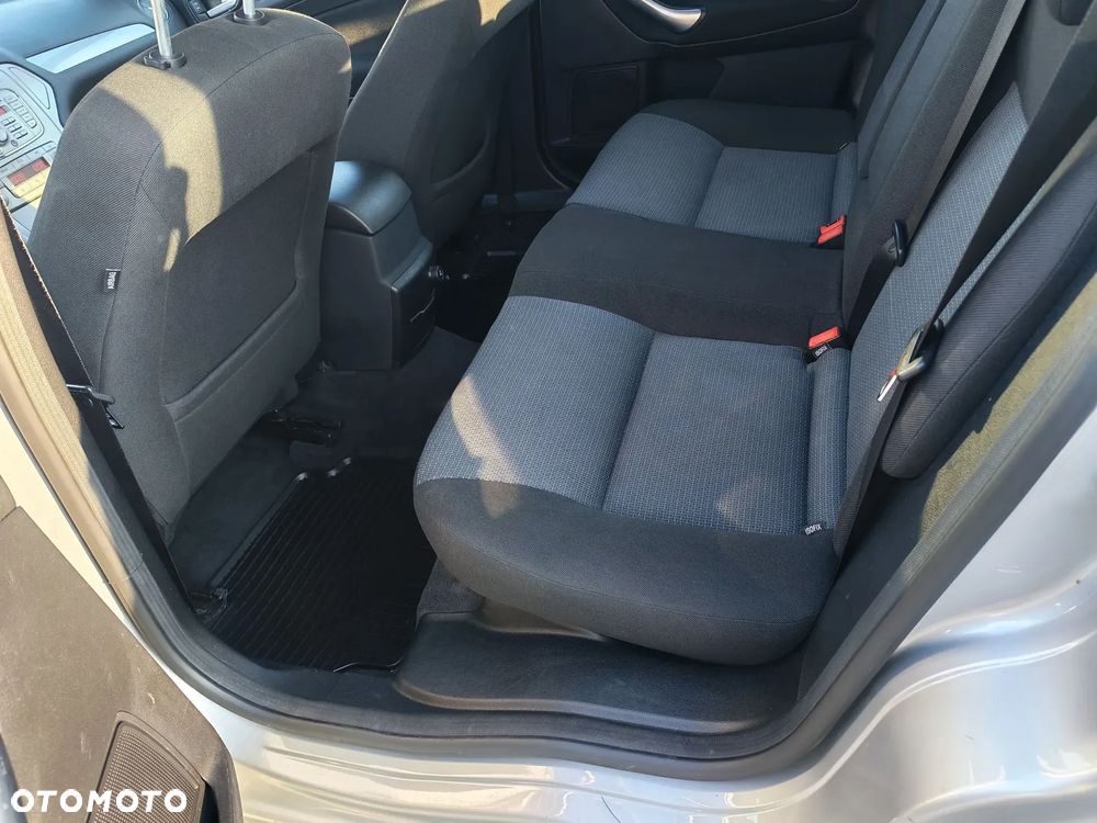 Ford Mondeo - 12
