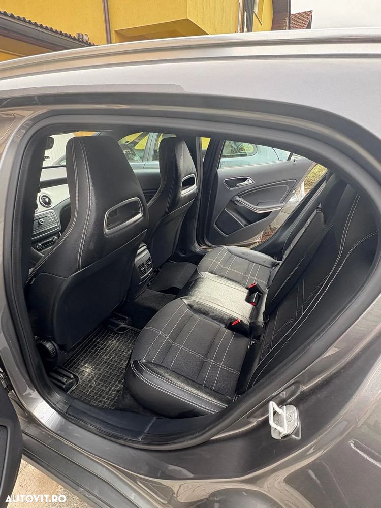 Mercedes-Benz GLA 250 4Matic 7G-DCT - 3