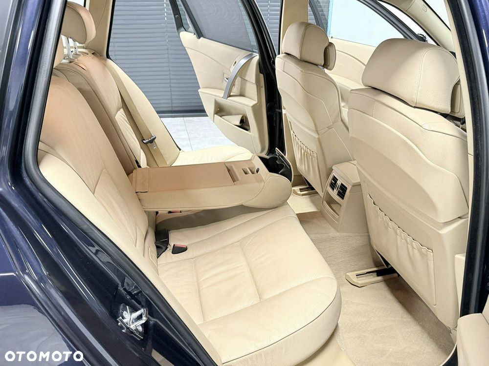 BMW Seria 5 525i Touring - 33
