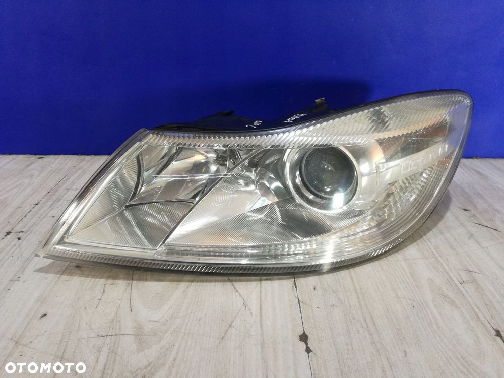 Skoda Octavia II 2 Lift 1Z 08/13 lampa reflektor przód lewa Europa - 1